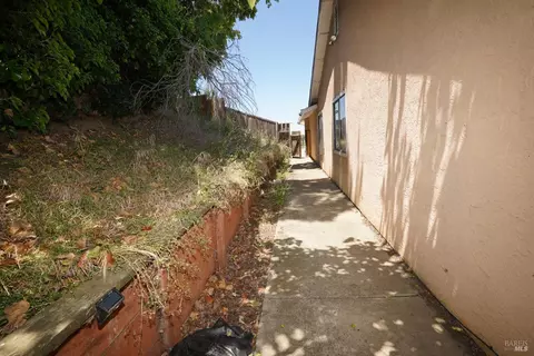 Exterior - 325 Jordan St, Vallejo, CA 94591 photo 15 of 18
