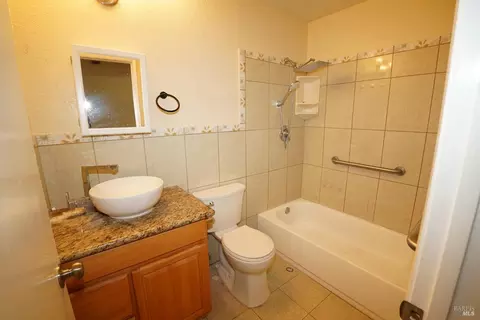 Bath - 325 Jordan St, Vallejo, CA 94591 photo 2 of 2