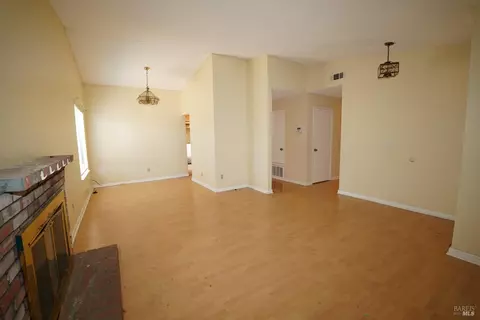 Living - 325 Jordan St, Vallejo, CA 94591 photo 7 of 7