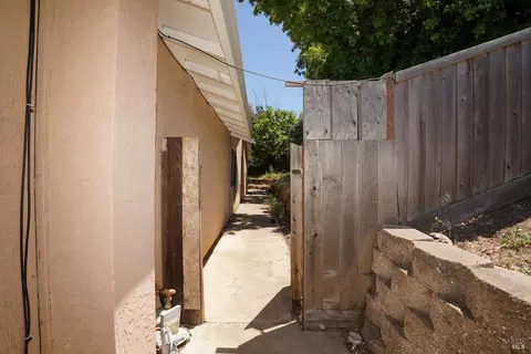 Exterior - 325 Jordan St, Vallejo, CA 94591 photo 10 of 18