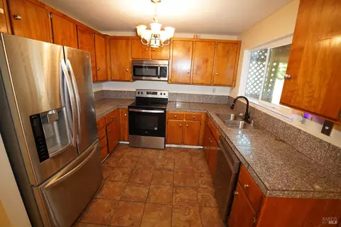 Kitchen - 325 Jordan St, Vallejo, CA 94591 photo 2 of 2