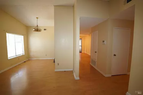 Living - 325 Jordan St, Vallejo, CA 94591 photo 6 of 7
