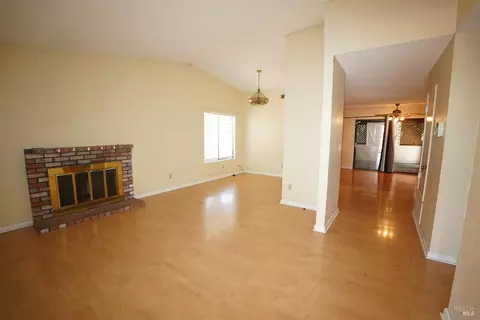 Living - 325 Jordan St, Vallejo, CA 94591 photo 2 of 7