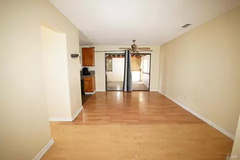 Living - 325 Jordan St, Vallejo, CA 94591 photo 3 of 7