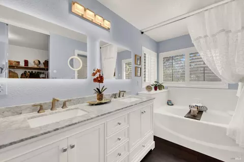 Bath - 413 Crownpointe Cir, Vacaville, CA 95687 photo 4 of 9