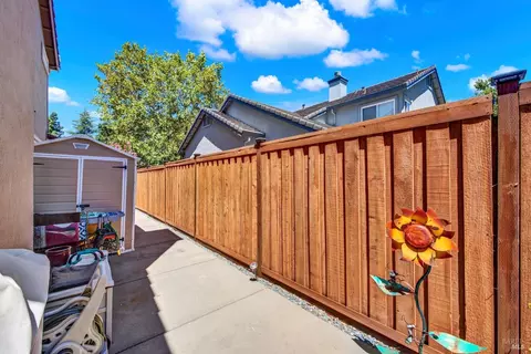 Exterior - 413 Crownpointe Cir, Vacaville, CA 95687 photo 27 of 29