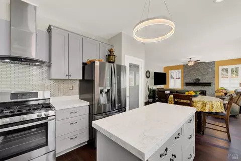 Kitchen - 413 Crownpointe Cir, Vacaville, CA 95687 photo 4 of 9