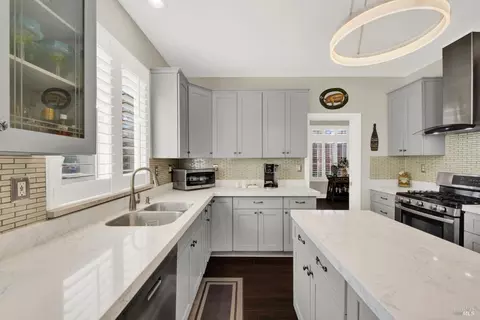 Kitchen - 413 Crownpointe Cir, Vacaville, CA 95687 photo 6 of 9