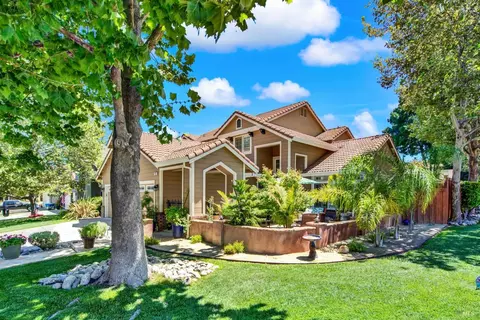 Exterior - 413 Crownpointe Cir, Vacaville, CA 95687 photo 5 of 29