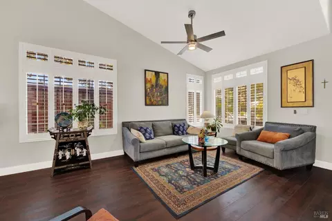 Living - 413 Crownpointe Cir, Vacaville, CA 95687 photo 2 of 5