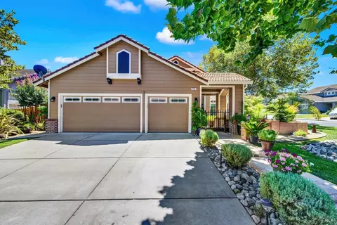 Exterior - 413 Crownpointe Cir, Vacaville, CA 95687 photo 2 of 29