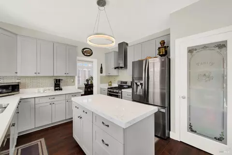 Kitchen - 413 Crownpointe Cir, Vacaville, CA 95687 photo 7 of 9