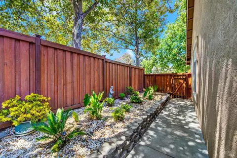 Exterior - 413 Crownpointe Cir, Vacaville, CA 95687 photo 24 of 29