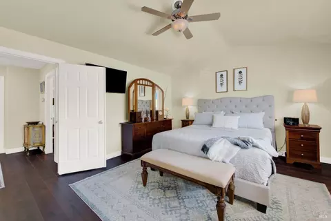Bedroom - 413 Crownpointe Cir, Vacaville, CA 95687 photo 2 of 9