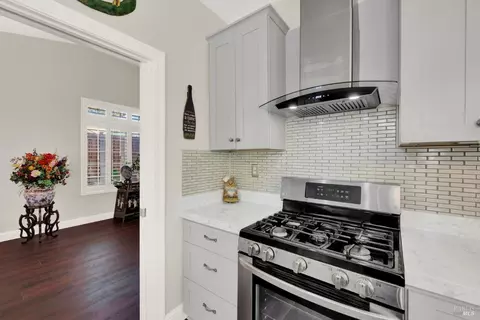 Kitchen - 413 Crownpointe Cir, Vacaville, CA 95687 photo 2 of 9