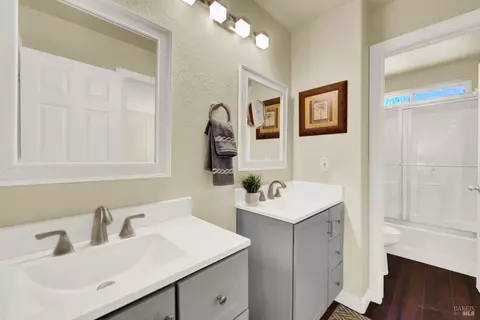 Bath - 413 Crownpointe Cir, Vacaville, CA 95687 photo 7 of 9