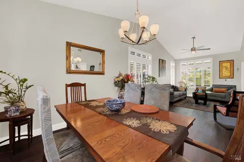 Dining - 413 Crownpointe Cir, Vacaville, CA 95687 photo 2 of 6