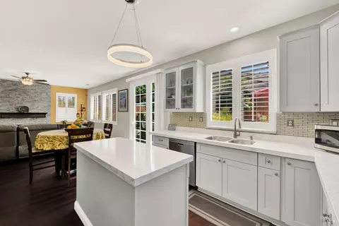 Kitchen - 413 Crownpointe Cir, Vacaville, CA 95687 photo 3 of 9