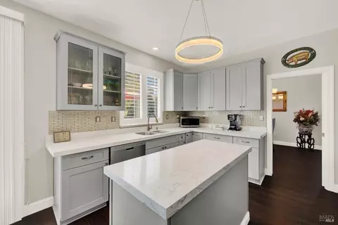 Kitchen - 413 Crownpointe Cir, Vacaville, CA 95687 photo 9 of 9