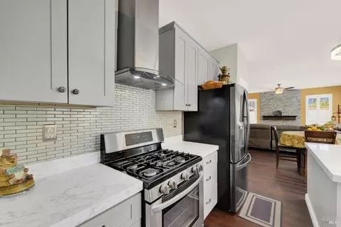 Kitchen - 413 Crownpointe Cir, Vacaville, CA 95687 photo 1 of 9