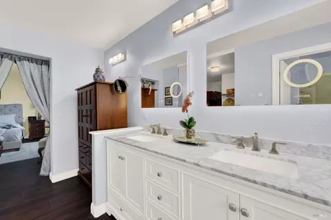 Bath - 413 Crownpointe Cir, Vacaville, CA 95687 photo 6 of 9