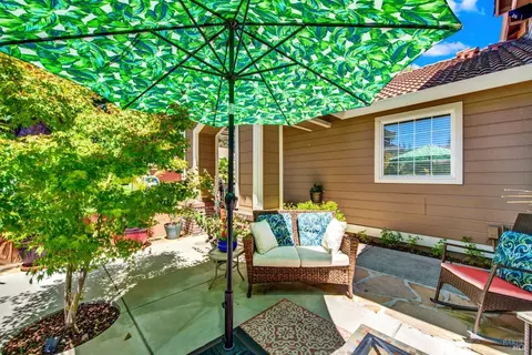 Exterior - 413 Crownpointe Cir, Vacaville, CA 95687 photo 11 of 29