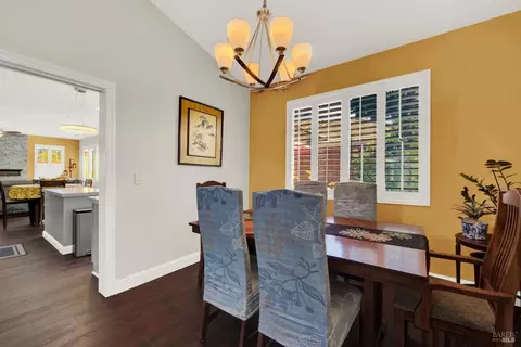 Dining - 413 Crownpointe Cir, Vacaville, CA 95687 photo 3 of 6