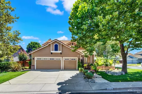 Exterior - 413 Crownpointe Cir, Vacaville, CA 95687 photo 3 of 29