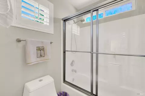 Bath - 413 Crownpointe Cir, Vacaville, CA 95687 photo 9 of 9