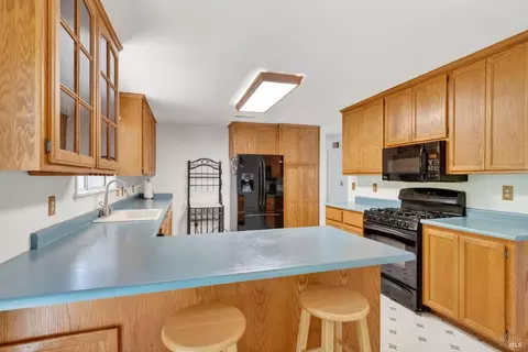 Kitchen - 810 Mcnab Ranch Rd, Ukiah, CA 95482 photo 1 of 3
