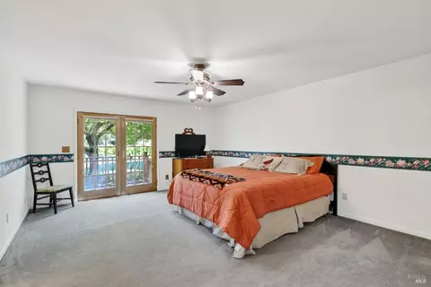 Bedroom - 810 Mcnab Ranch Rd, Ukiah, CA 95482 photo 1 of 7