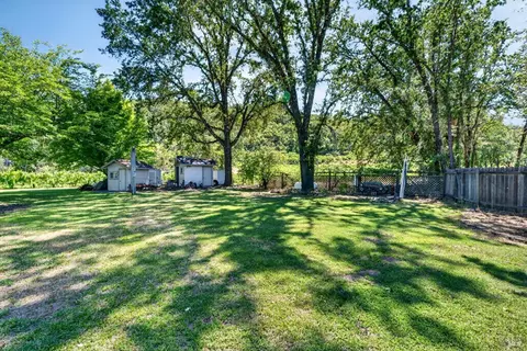Exterior - 810 Mcnab Ranch Rd, Ukiah, CA 95482 photo 5 of 8