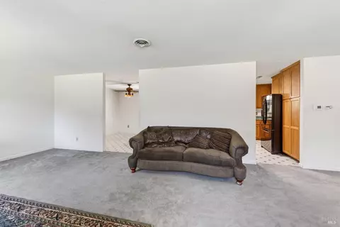 Living - 810 Mcnab Ranch Rd, Ukiah, CA 95482 photo 3 of 3