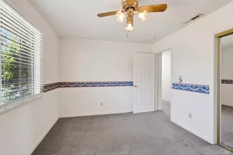 Bedroom - 810 Mcnab Ranch Rd, Ukiah, CA 95482 photo 5 of 7