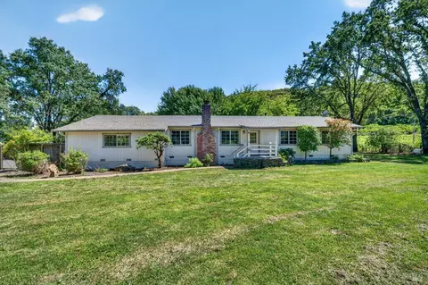 810 Mcnab Ranch Rd, Ukiah, CA 95482