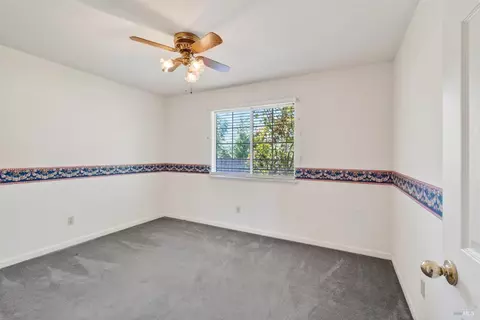 Bedroom - 810 Mcnab Ranch Rd, Ukiah, CA 95482 photo 4 of 7