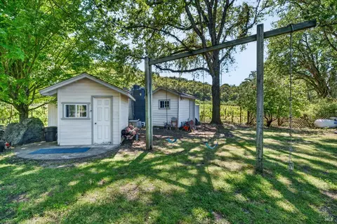Exterior - 810 Mcnab Ranch Rd, Ukiah, CA 95482 photo 3 of 8