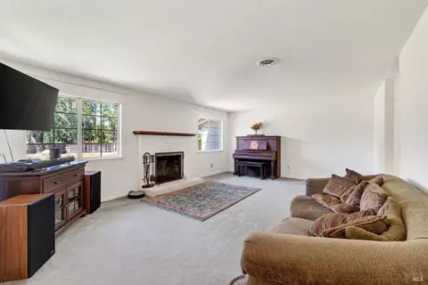Living - 810 Mcnab Ranch Rd, Ukiah, CA 95482 photo 1 of 3