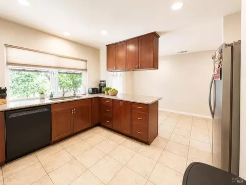 1913 Southwood Dr, Vacaville, CA 95687