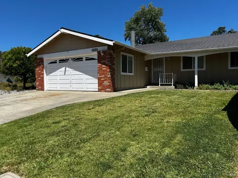 1913 Southwood Dr, Vacaville, CA 95687