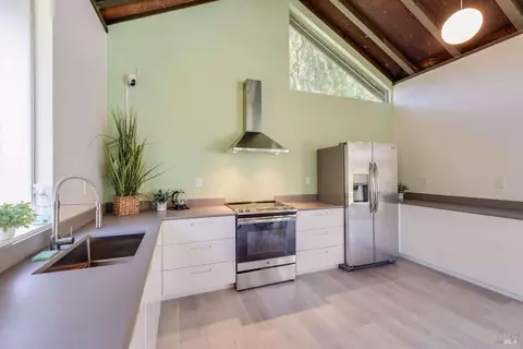 Kitchen - 22 Anchorage Rd, Sausalito, CA 94965 photo 4 of 4