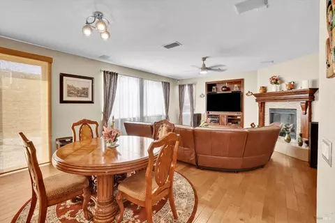 Dining - 2187 Rasmussen Ct, Fairfield, CA 94533 photo 4 of 5