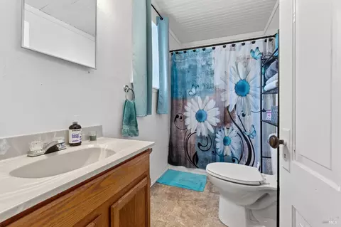 Bath - 156 S Humboldt St, Willits, CA 95490 photo 4 of 5