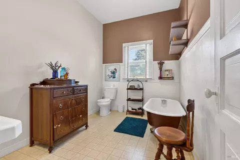 Bath - 156 S Humboldt St, Willits, CA 95490 photo 1 of 5