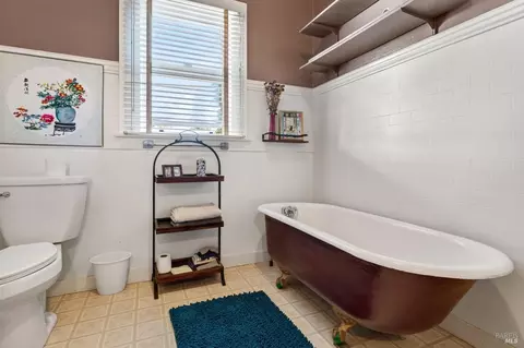 Bath - 156 S Humboldt St, Willits, CA 95490 photo 2 of 5