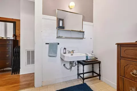 Bath - 156 S Humboldt St, Willits, CA 95490 photo 3 of 5
