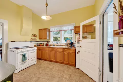 Kitchen - 156 S Humboldt St, Willits, CA 95490 photo 1 of 3