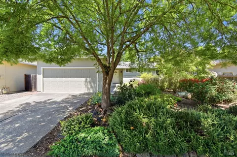 636 Saint Mary Dr, Santa Rosa, CA 95409