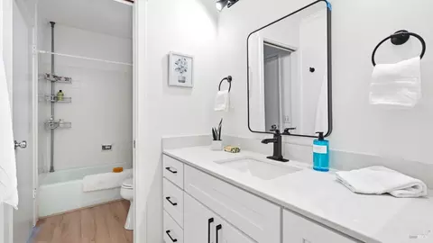 Bath - 74 Marin Ave, Sausalito, CA 94965 photo 2 of 3