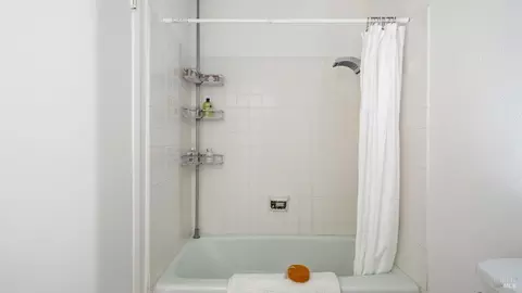 Bath - 74 Marin Ave, Sausalito, CA 94965 photo 3 of 3